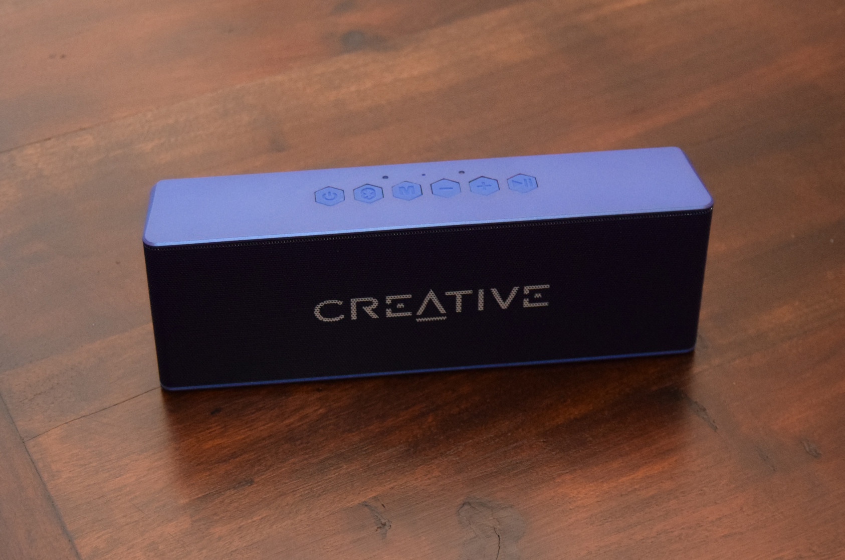 Creative Muvo 2 Bluetooth Speaker review Controls