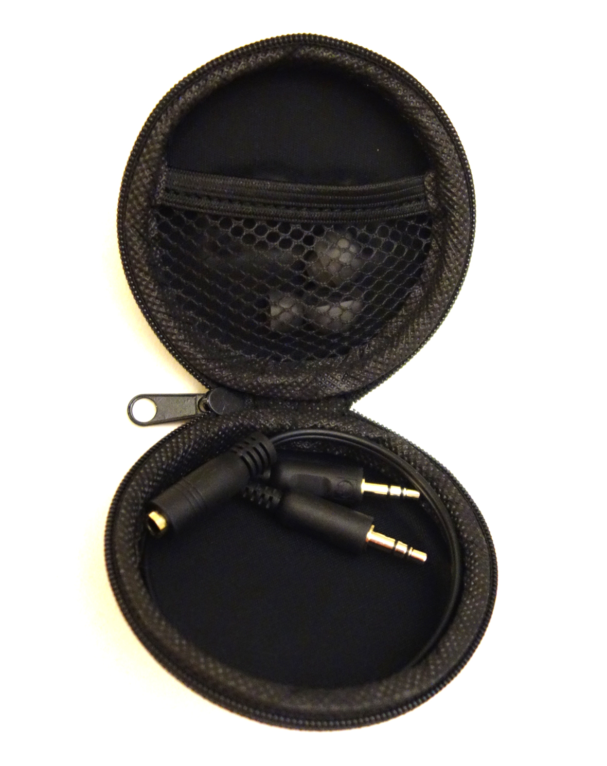Creative Sound BlasterX P5 case open with accessories